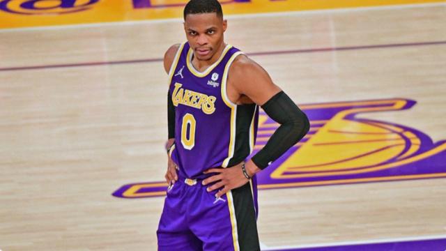 博鱼体育下载-【人物】韦少登顶热搜榜！他的NBA生涯已经危在旦夕